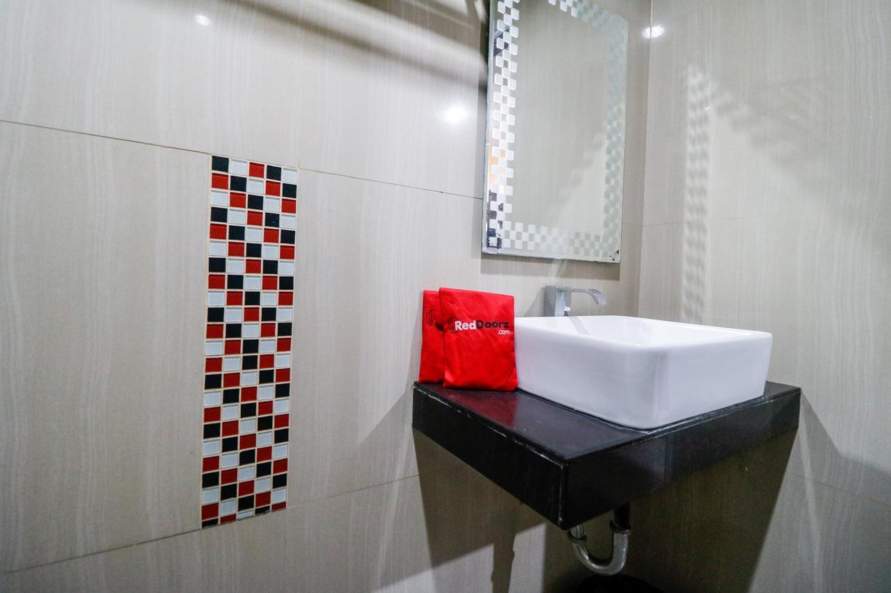 Reddoorz Plus Near Pasar Wisata Pekanbaru Luaran gambar